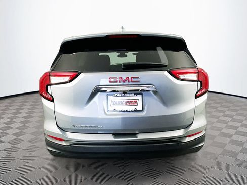 Used 2024 GMC Terrain SLE FWD image 8