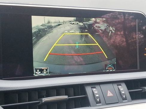 Used 2019 Lexus ES 300h w/ Luxury Package image 20