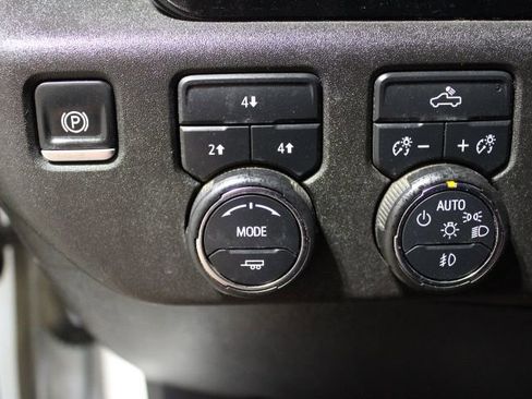 Used 2025 Chevrolet Silverado 2500 LT AWD/4WD image 40