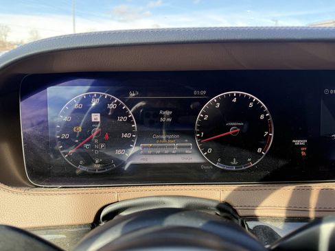 Used 2018 Mercedes-Benz S 560 Sedan image 21