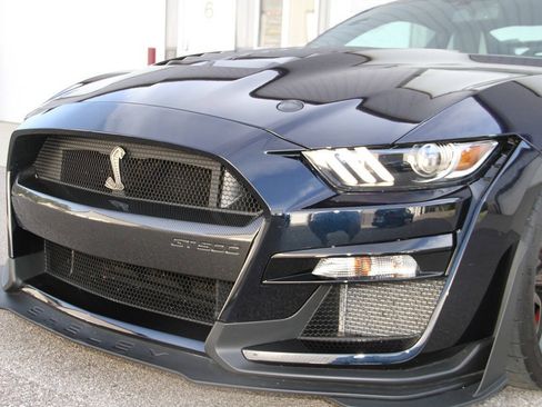 Used 2021 Ford Mustang Shelby GT500 w/ Carbon Fiber Track Pack RWD image 12