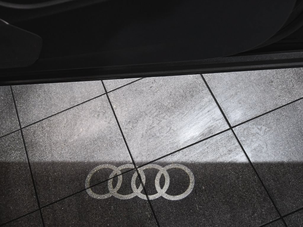 Used 2025 Audi Q7 3.0T Premium w/ Convenience Package AWD/4WD image 23