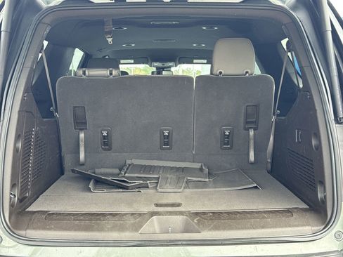 Used 2023 GMC Yukon XL SLT image 32