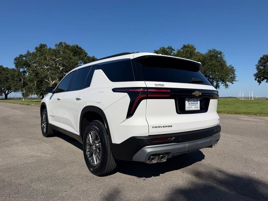 Used 2024 Chevrolet Traverse LT FWD image 4