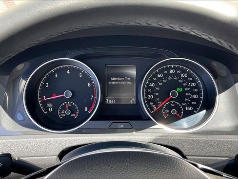 Certified 2021 Volkswagen Golf 4-Door FWD image 20