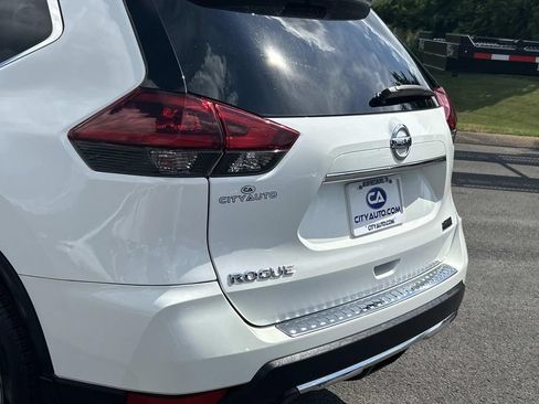Used 2019 Nissan Rogue S w/ Special Edition Package FWD image 14