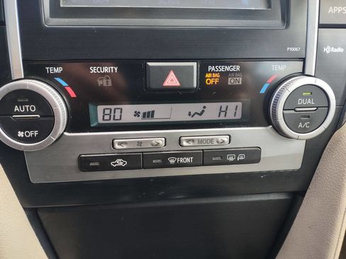 Used 2013 Toyota Camry XLE w/ Convenience Pkg image 22