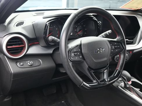 Used 2025 Chevrolet Trax RS w/ Driver Confidence Package FWD image 14