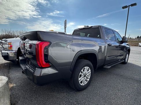 Used 2022 Toyota Tundra SR5 w/ SR5 Convenience Package image 4