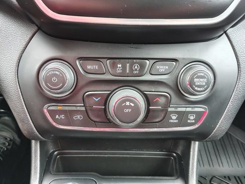 Used 2020 Jeep Cherokee Latitude Lux w/ Quick Order Package 26H Lux AWD/4WD image 27