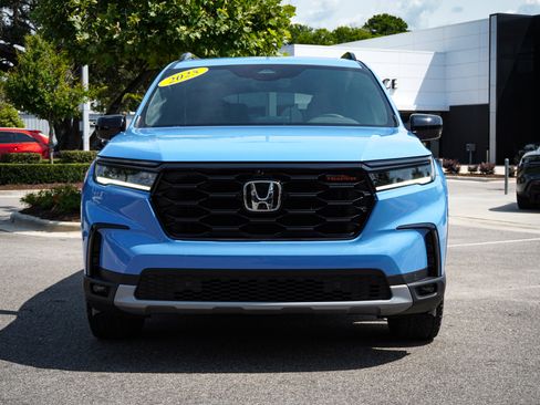 Used 2025 Honda Pilot TrailSport image 3