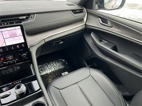 New 2025 Jeep Grand Cherokee Limited w/ Trailer Tow Package image 34