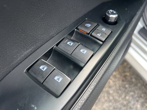 Used 2018 Toyota Camry XLE image 11