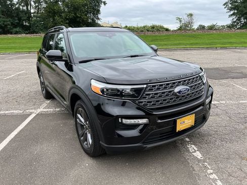 Used 2023 Ford Explorer XLT w/ Equipment Group 202A AWD/4WD image 2