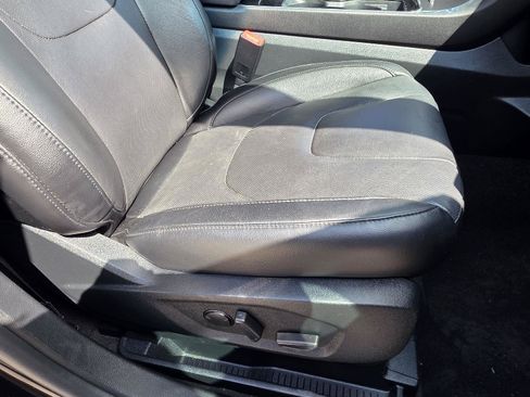 Used 2020 Ford Edge Titanium w/ Equipment Group 301A FWD image 32