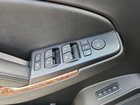 Used 2015 Chevrolet Suburban LTZ AWD/4WD image 19