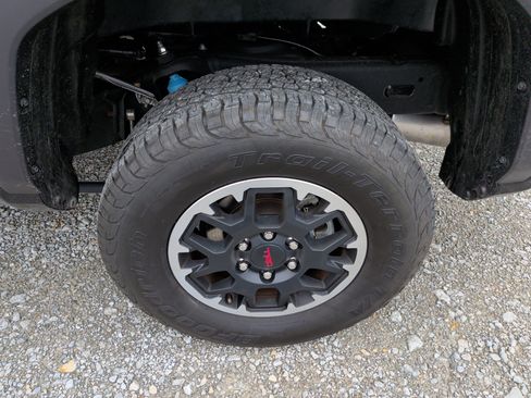 Used 2024 Toyota Tacoma TRD Off-Road image 10