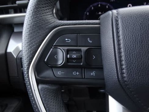 Used 2025 Toyota Tacoma TRD Sport AWD/4WD image 37
