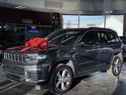 Used 2023 Jeep Grand Cherokee Laredo w/ Luxury Tech Group I image 2