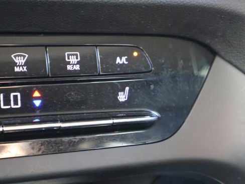 Used 2023 Buick Envision Essence image 38