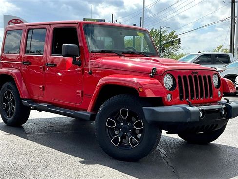 Used 2018 Jeep Wrangler Unlimited Sahara image 2