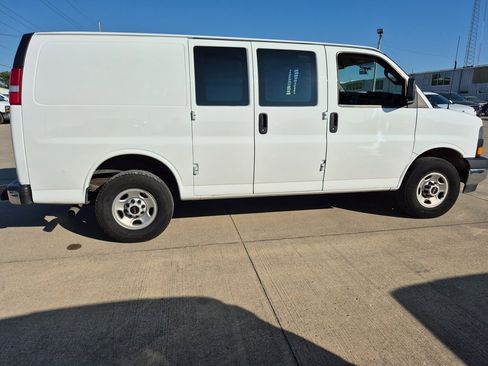 Used 2021 GMC Savana 2500 w/ Driver Convenience Package image 6