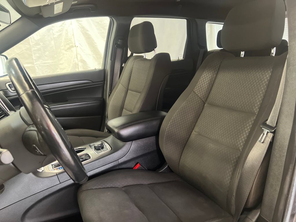 Used 2021 Jeep Grand Cherokee Laredo AWD/4WD image 18