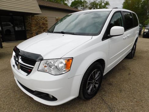 Used 2017 Dodge Grand Caravan SXT FWD image 10