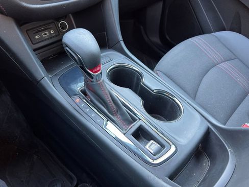 Used 2023 Chevrolet Equinox RS FWD image 23