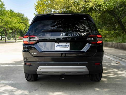 Used 2025 Honda Pilot EX-L image 8