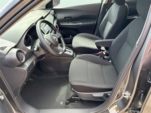 New 2025 Nissan Kicks Play S image 8