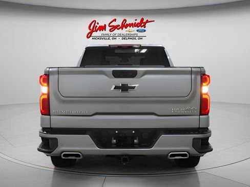 Used 2024 Chevrolet Silverado 1500 High Country w/ High Country Premium Package AWD/4WD image 5