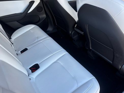 Used 2022 Tesla Model Y Performance AWD/4WD image 34