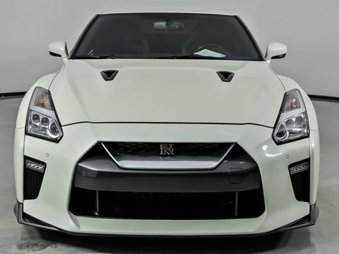 Used 2019 Nissan GT-R Premium AWD/4WD image 5