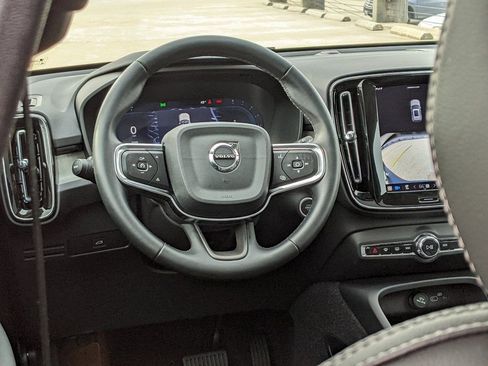 Certified 2025 Volvo XC40 B5 Core image 14