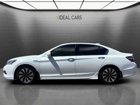 Used 2017 Honda Accord Touring image 8