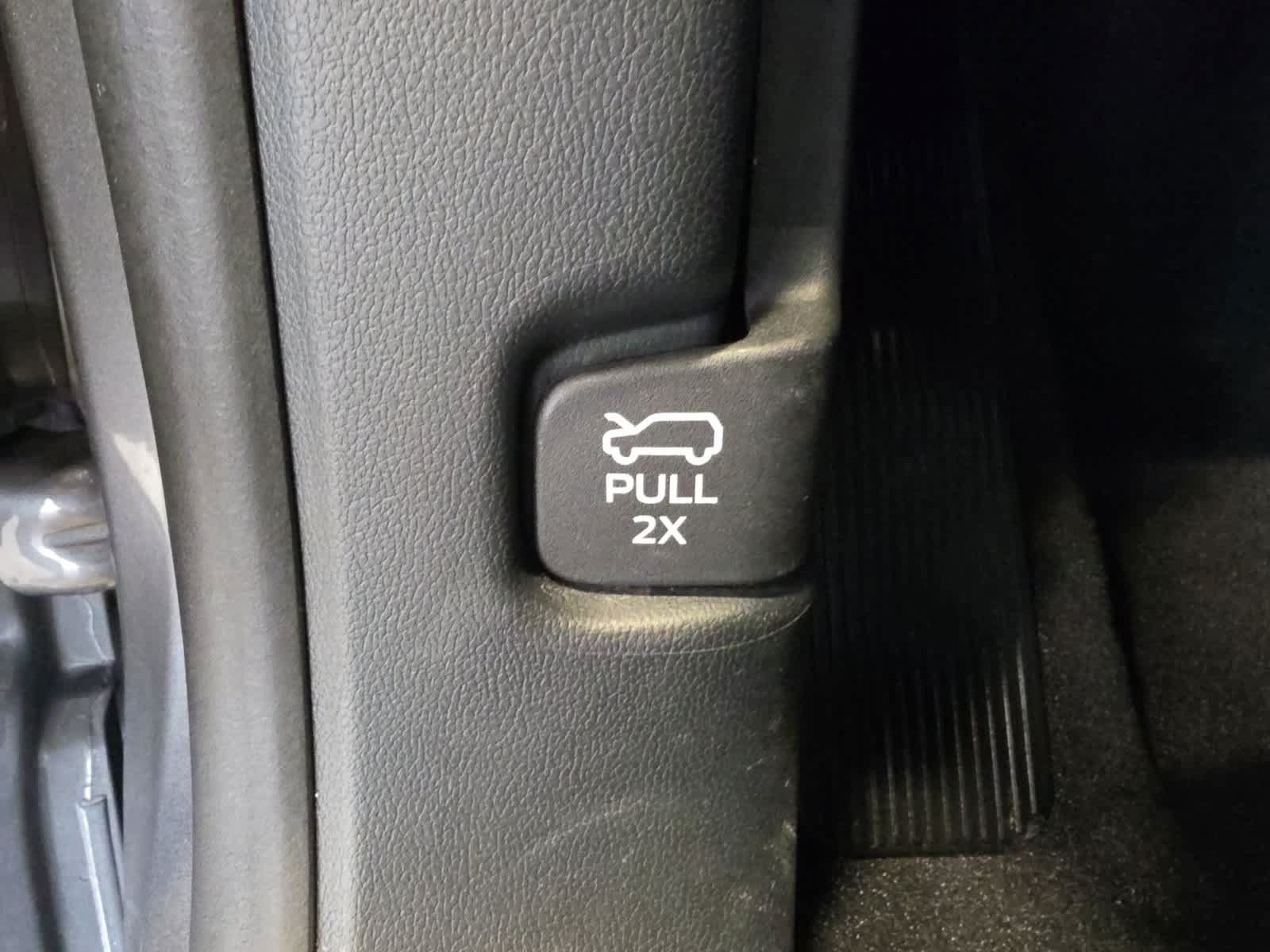 Used 2024 Ford Explorer Limited w/ Equipment Group 301A AWD/4WD image 18