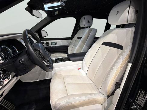 Used 2022 Rolls-Royce Cullinan Black Badge w/ Dark Exterior Package image 44