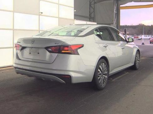 Used 2024 Nissan Altima 2.5 SV image 3