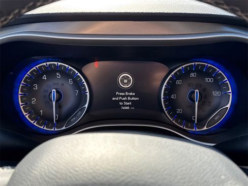 Used 2023 Chrysler Pacifica Touring-L image 25