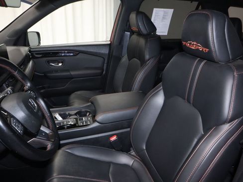 Used 2025 Honda Pilot TrailSport image 26