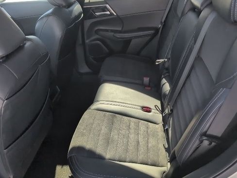 Used 2024 Mitsubishi Outlander SE image 15