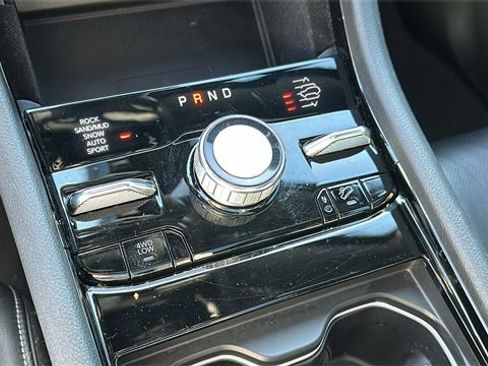 Used 2022 Jeep Grand Cherokee Overland w/ Luxury Tech Group IV image 19