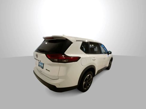 Used 2024 Nissan Rogue SV image 8