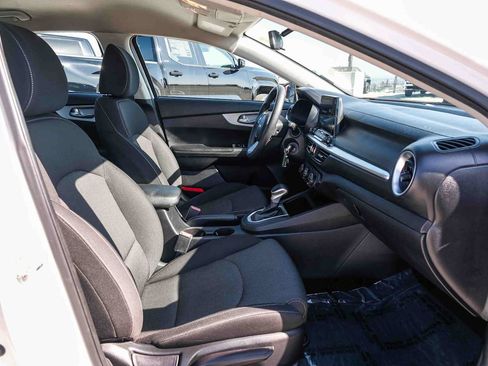 Used 2022 Kia Forte LXS FWD image 16