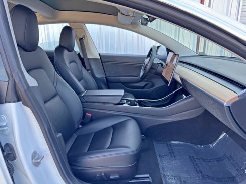 Used 2018 Tesla Model 3 Long Range image 15