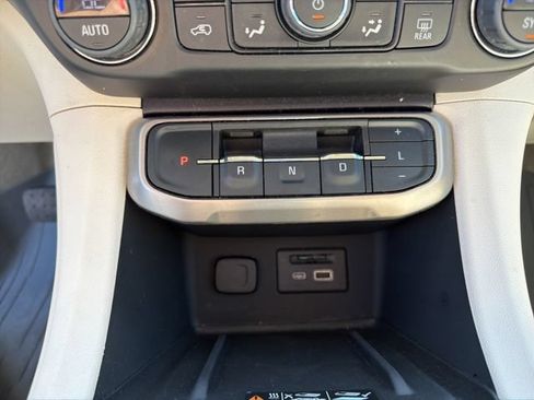 Used 2023 GMC Acadia Denali w/ Denali Ultimate Package AWD/4WD image 22