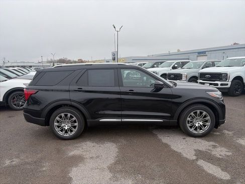 New 2026 Ford Explorer Platinum image 7