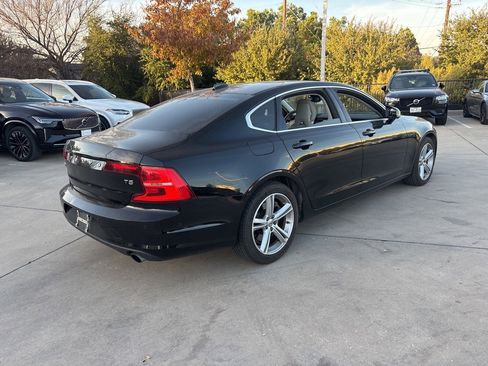 Used 2018 Volvo S90 T5 Momentum w/ Convenience Package image 5