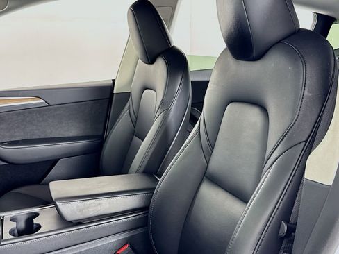 Used 2025 Tesla Model Y Long Range image 11